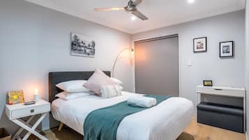 2 bedrooms, desk, free WiFi, bed sheets