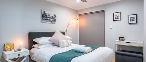 Schreibtisch, kostenloses WLAN, Bettwäsche