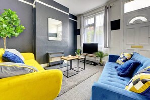 TV - Melbourne 2 Bedroom House |Sleeps 5 Guest|4 Beds|Coventry (Coventry)