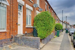 Exterior detail - Melbourne 2 Bedroom House |Sleeps 5 Guest|4 Beds|Coventry (Coventry)