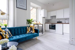 TV - Arthur 2 Bed Home |Sleeps 4 Guest|Parking|3 Beds|Glasgow (Glasgow)