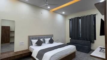 Premium Double Room | Free WiFi, bed sheets