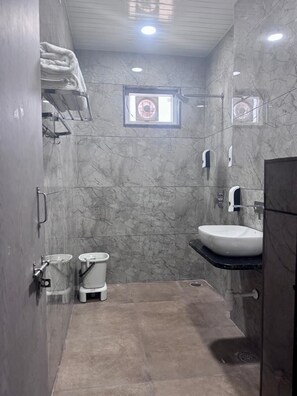 Premium Double Room | Bathroom - Jodhana Raj Hotel & Restaurant (Ajmer)