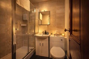 Hair dryer, towels - Blantyre 1 Bedroom Home | 2 Beds |Sleeps 4 Guests | Glasgow (Glasgow)