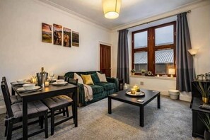 TV - Blantyre 1 Bedroom Home | 2 Beds |Sleeps 4 Guests | Glasgow (Glasgow)