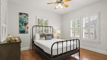 4 Schlafzimmer, Schreibtisch, WLAN, BettwÀsche