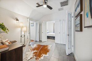 4 Schlafzimmer, Schreibtisch, WLAN, Bettwäsche