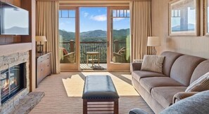 TV, fireplace - Cozy 1-bedroom condo with river view in fabulous Suncadia Lodge (Cle Elum)