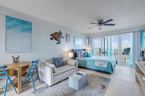 1 bedroom, iron/ironing board, Internet, bed sheets - The SeaHorse at Daytona Beach – Oceanfront Condo (Daytona Beach)