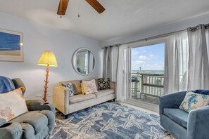 Living area - The SeaHorse at Daytona Beach – Oceanfront Condo (Daytona Beach)