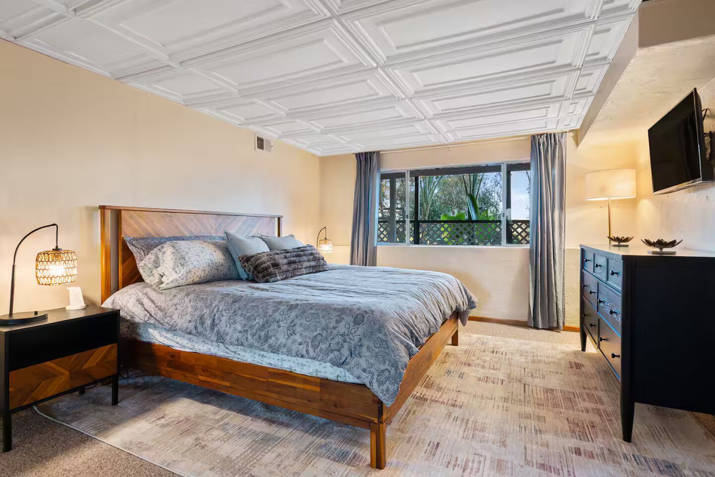 3 slaapkamers, een strijkplank/strijkijzer, wifi, beddengoed