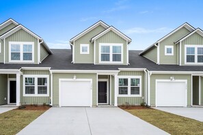 Exterior - Modern Myrtle Home 3BR/3BA New Build – Pool, Beach & Golf Access (Myrtle Beach)