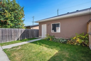 Exterior - Modern 4-Bedroom Home Near Chinook Mall and Downtown with Private Garage! (Calgary)