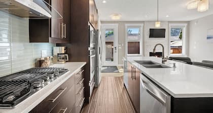 Modern 4-Bedroom Home Near Chinook Mall and Downtown with Private Garage!