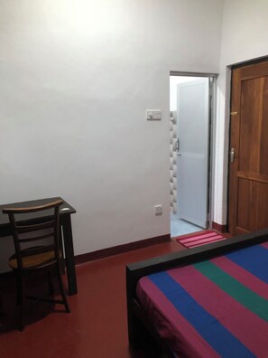Economy Double Room - Radiant Rooms (Piliyandala)
