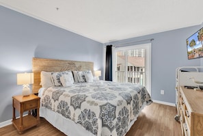 3 bedrooms, free WiFi, bed sheets - Pelican’s Corner - a spacious 3-bedroom, 2.5-bath condo, on the beach. (Myrtle Beach)