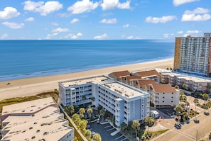 Exterior - Pelican’s Corner - a spacious 3-bedroom, 2.5-bath condo, on the beach. (Myrtle Beach)
