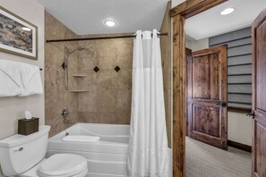 Shower, hair dryer, towels - Sunrise Gondola Lodge  Ski-In Ski-Out (Park City)