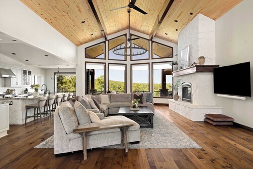 HOZHO Estate at the Lodge Stunning Views & Hot Tub