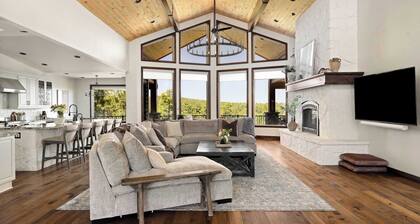 HOZHO Estate at the Lodge Stunning Views & Hot Tub