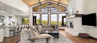 HOZHO Estate at the Lodge Stunning Views & Hot Tub