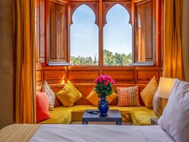 In-room safe, soundproofing, iron/ironing board, free WiFi