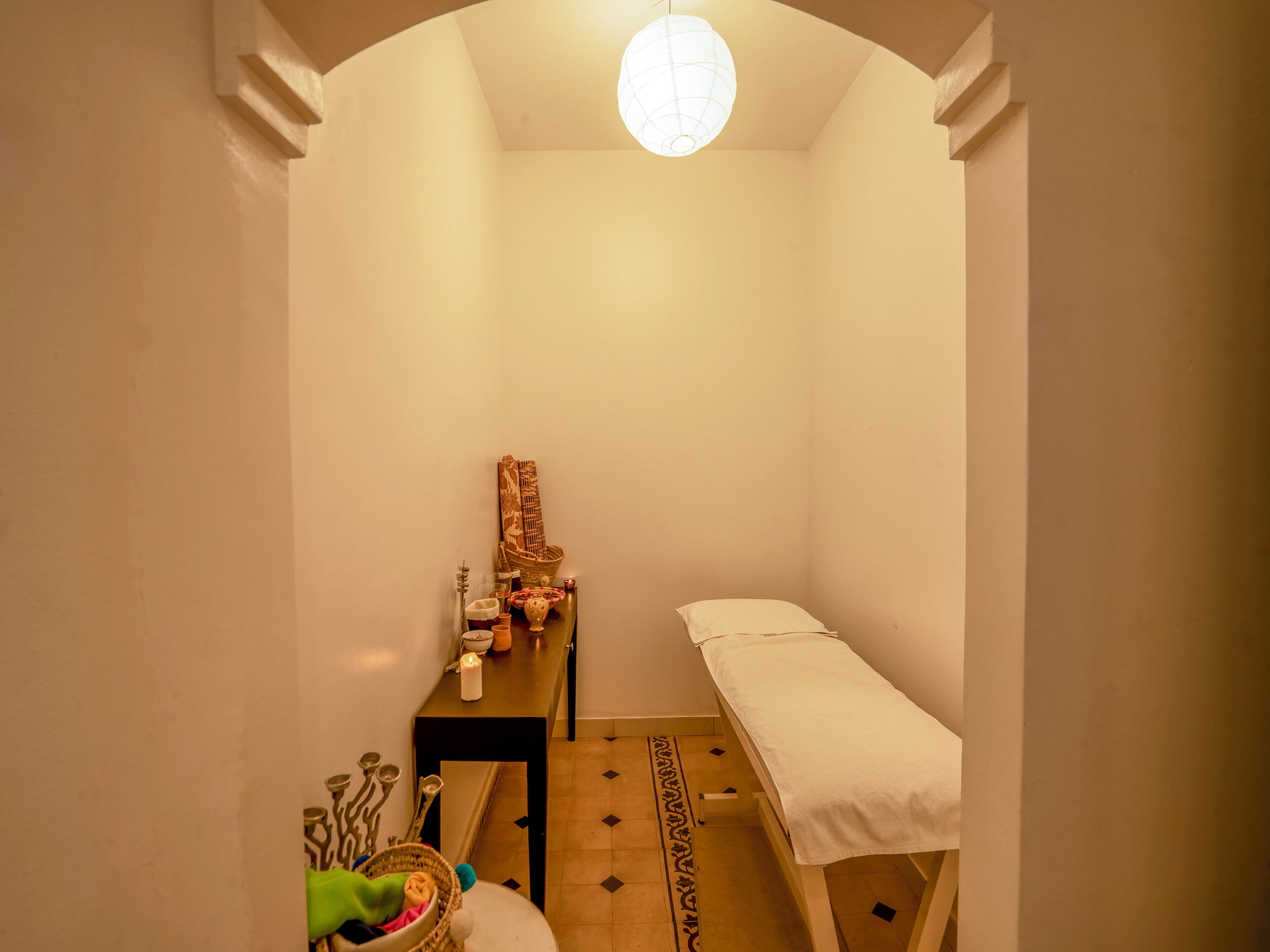 터키식 목욕탕/함맘, 전신 트리트먼트, 스포츠 마사지, 바디 스크럽, 페이셜 트리트먼트, 매니큐어/페디큐어