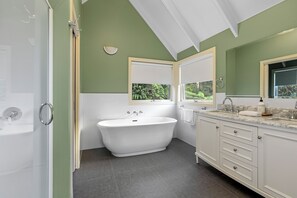 Bathroom - Plum Retreat - Apollo Bay (Apollo Bay)