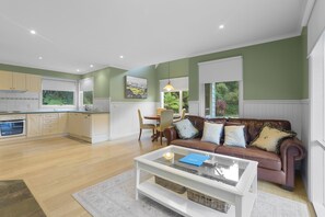 Interior - Plum Retreat - Apollo Bay (Apollo Bay)