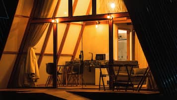 Escritorio, espacio para trabajar con un portátil, wifi gratis