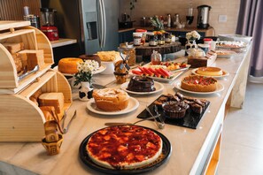 Free daily continental breakfast - Mont Hermon Hotel Castro (Castro)