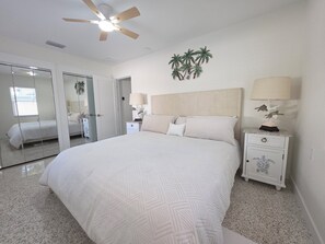 3 bedrooms, iron/ironing board, Internet, bed sheets - Beautiful 3-bedroom 2-bathroom house with AC steps to beach access (Englewood)