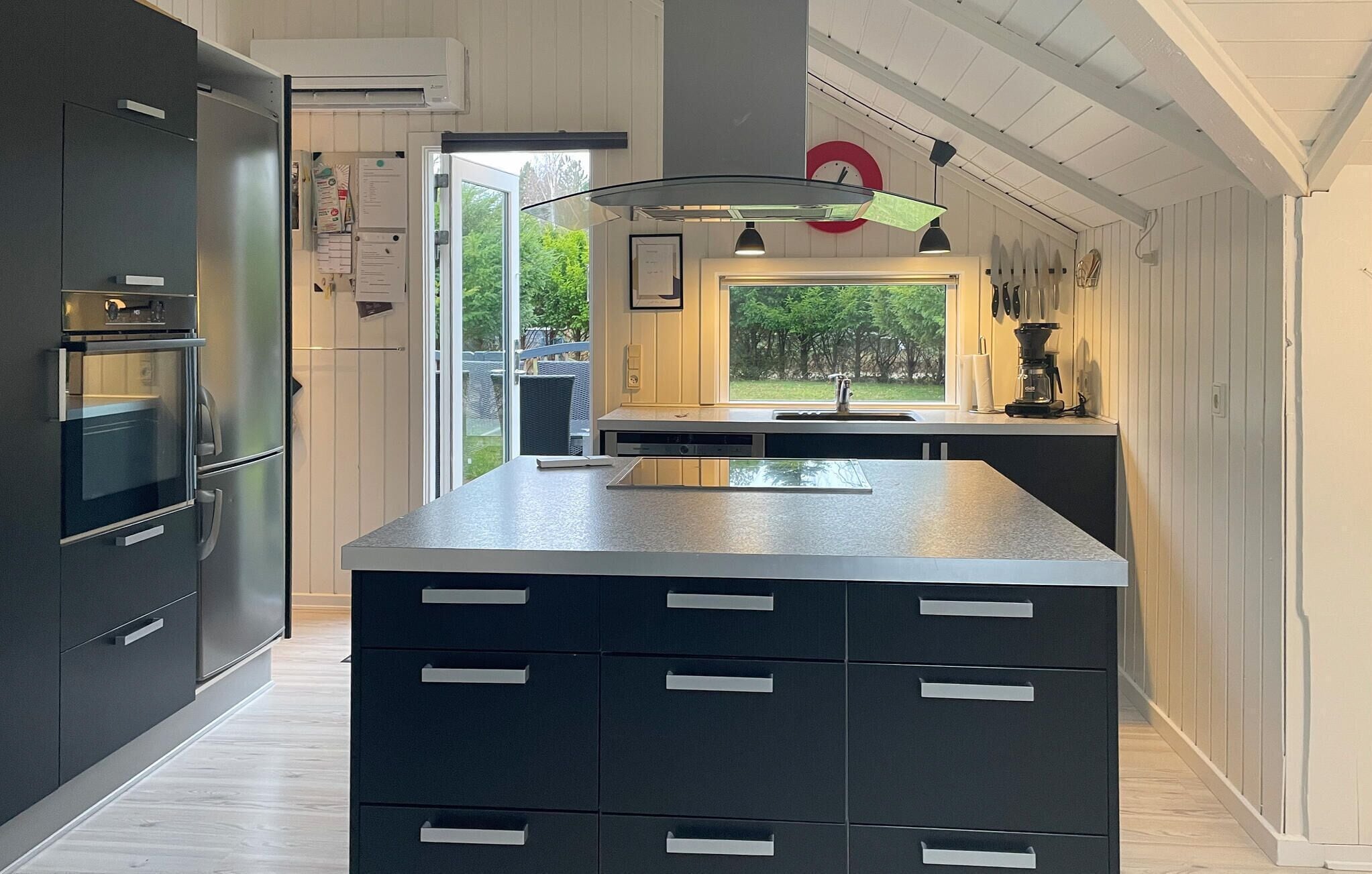 Fridge, dishwasher, coffee/tea maker