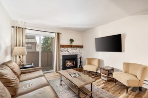 Living area - Sunridge 1061 W Beaver (Avon)