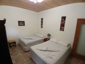 Deluxe Double Room | Desk, iron/ironing board, free WiFi