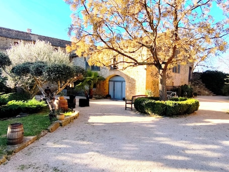 Exterior. Mas de Castille Guest House