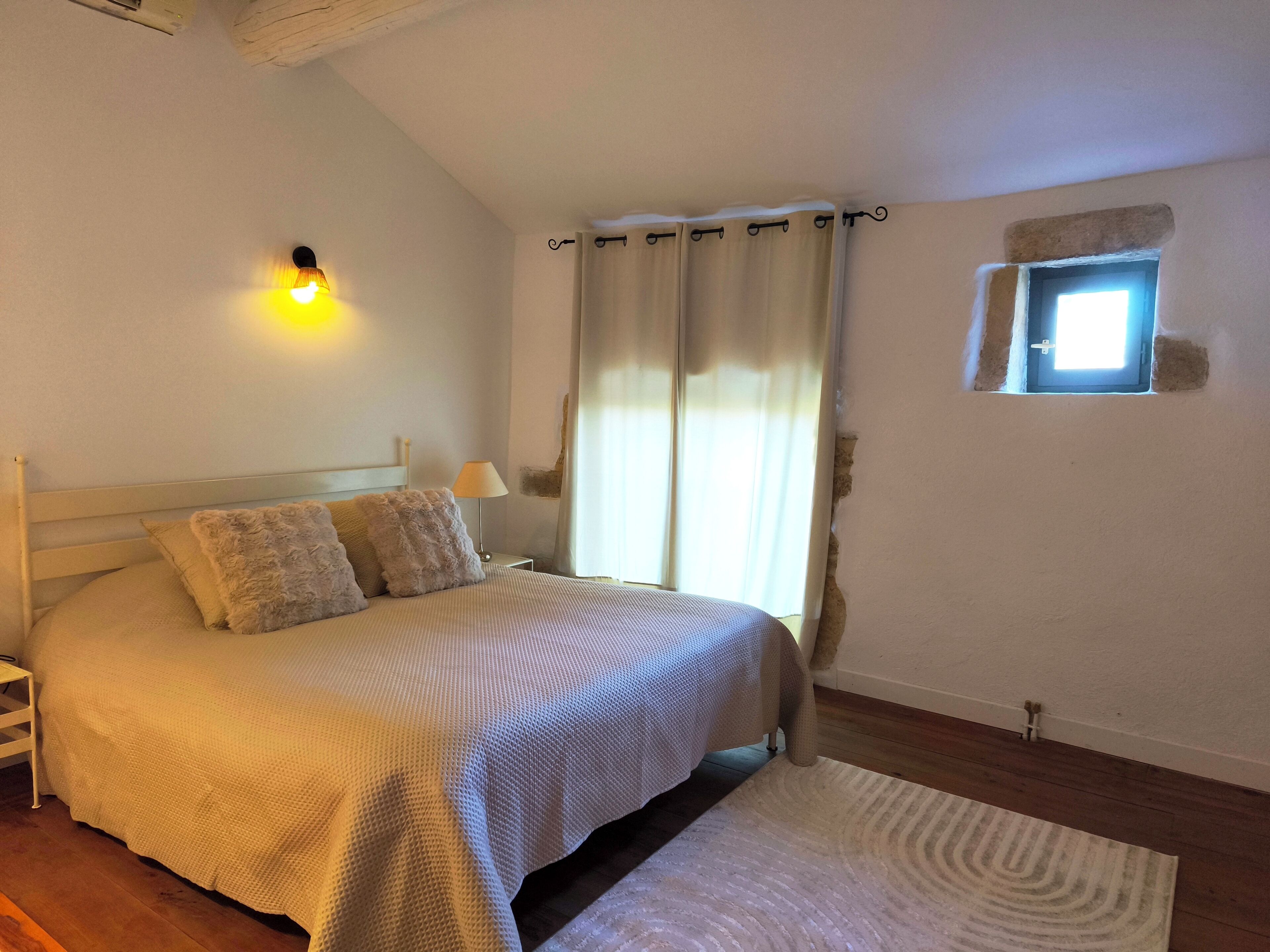 ノートパソコン用作業スペース、WiFi (無料)