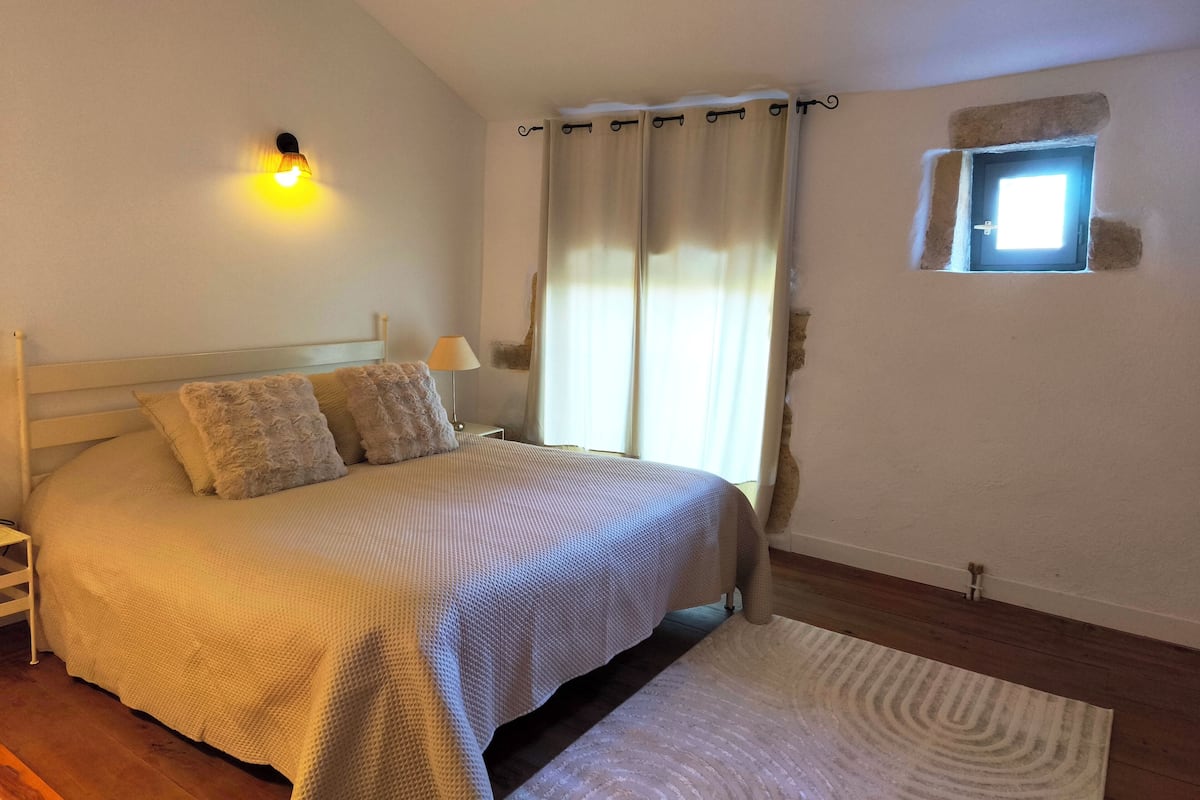 Laptopgeeigneter Arbeitsplatz, kostenloses WLAN