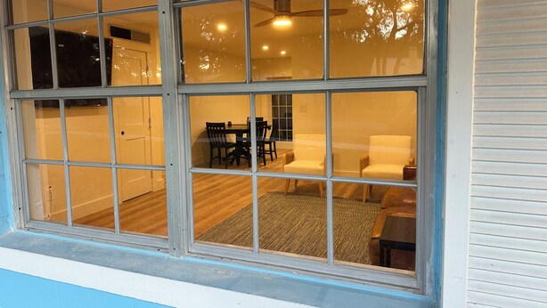 Dining - Cozy 3/2 in downtown quaint Lake Mary, FL with AC and fenced in yard (Lake Mary)
