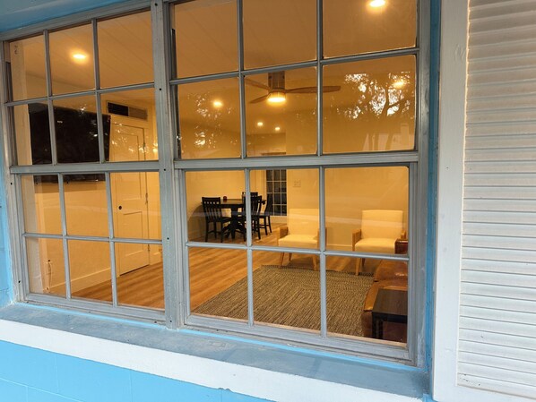 Dining - Cozy 3/2 in downtown quaint Lake Mary, FL with AC and fenced in yard (Lake Mary)
