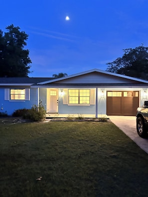 Exterior - Cozy 3/2 in downtown quaint Lake Mary, FL with AC and fenced in yard (Lake Mary)