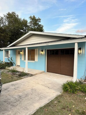 Exterior - Cozy 3/2 in downtown quaint Lake Mary, FL with AC and fenced in yard (Lake Mary)