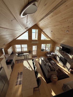 Smart TV, fireplace, books, stereo