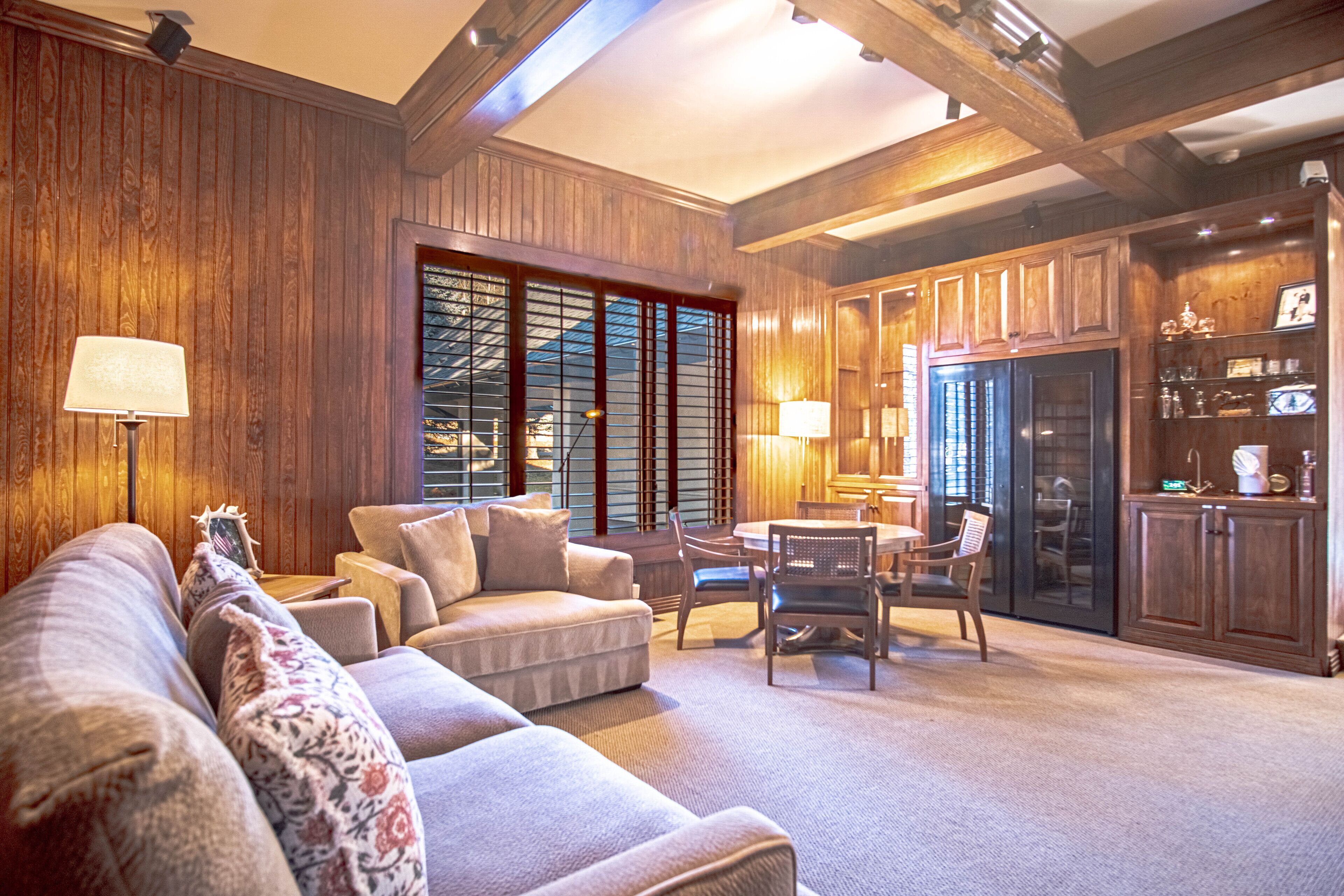 ハウス ベッド (複数台) スパ浴槽 ゴルフビュー (Fairway Twelve Retreat) | リビング エリア