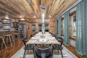 Dining - Outdoor Theater, Hot Tub, Sauna, Cold Plunge (Broken Bow)