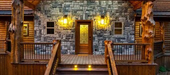 Outdoor Theater, Hot Tub, Sauna, Cold Plunge