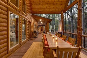 Outdoor dining - Outdoor Theater, Hot Tub, Sauna, Cold Plunge (Broken Bow)