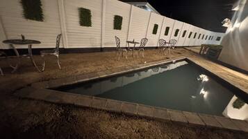 Kolam renang terbuka