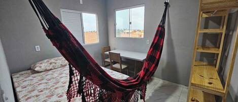 2 bedrooms, desk, iron/ironing board, WiFi