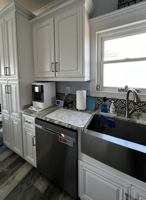 Coffee/tea maker, fridge, microwave, oven - Topsail Beach Sunsets, Water views, Pool/Hot tub (N. Topsail Beach)